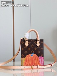 Louis Vuitton Petit Sac Plat