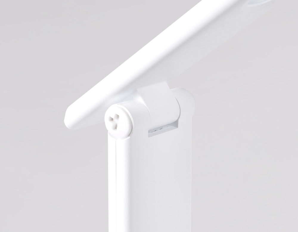 DE530 WH белый LED 3000-6400K+RGB 8W