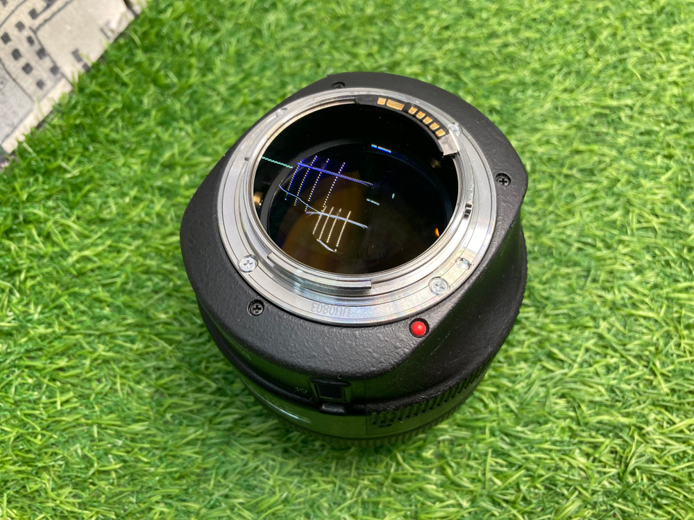Canon EF 85mm 1.2L II USM