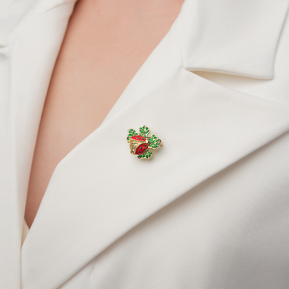 Брошь «Божья коровка» из лимонного золота с фианитами и эмалью