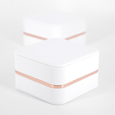 Футляр с подсветкой с кантом, серия "СЕВЕРНОЕ СИЯНИЕ. Влечение", 93х93х57 мм