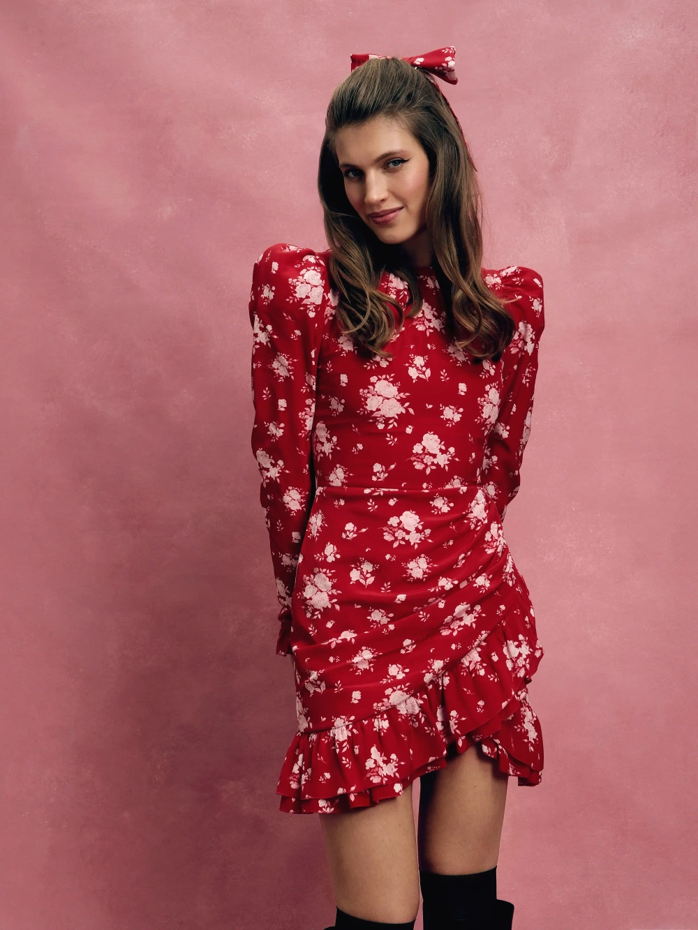 Шарлотта мини (Charlotte mini), платье мини из черного крепдешина с цветочным принтом