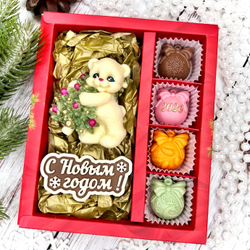 Шоколадный набор "С новым годом. Мишка с ёлкой. 2026" и 4 конфеты ручной работы