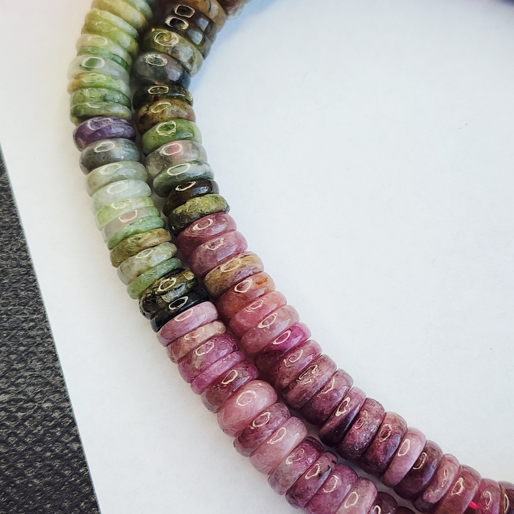 Турмалин природный, рондель 7.7 - 7.8мм, яркий, цена за нить 5см