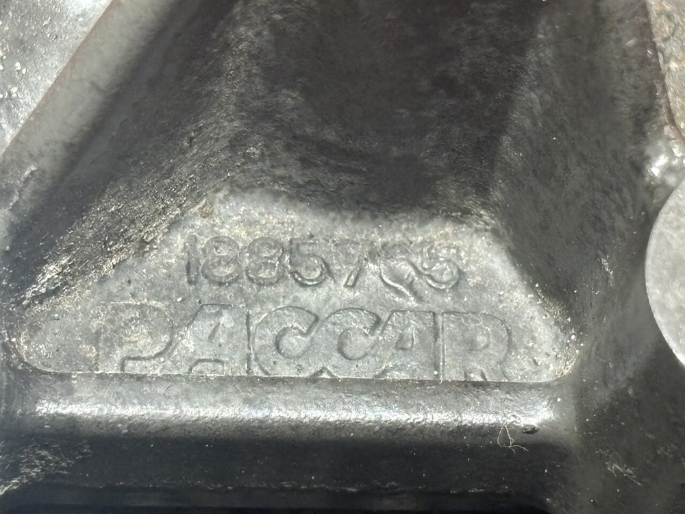 Кронштейн коллектора впускного 2019г.