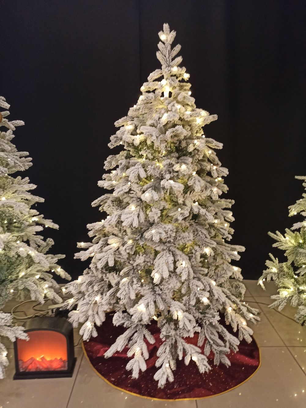 Заснеженная елка с гирляндой «Аляска» (Литая+пвх) от 1.8 м до 3 м