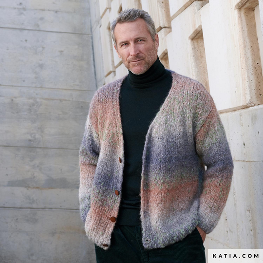 Описание Мужской кардиган на пуговицах из KATIA PIUMINO