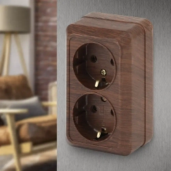 Розетка Intro Quadro 2-204-10 с заземлением двойная 2х2P+E Schuko 16А-250В IP20 открытой установки венге