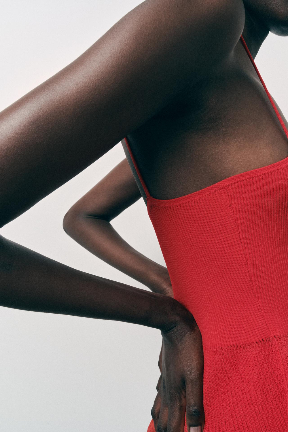 ZARA ТРИКОТАЖНЫЙ ТОП В РУБЧИК С КОНТРАСТНЫМИ ВОЛАНАМИ, КРАСНЫЙ