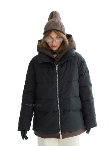 Куртка с контрастной отделкой в черном цвете