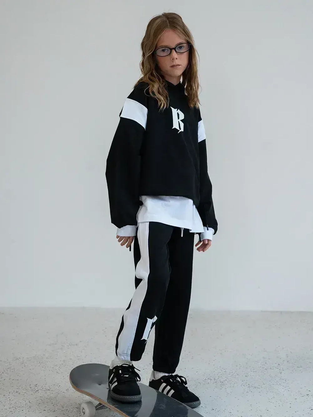 Спортивный костюм для девочки в школу