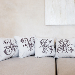 Арт-подушка Объект мечты Монограмма буквы T