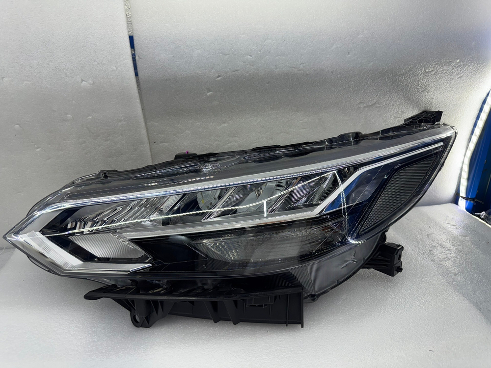 Оригинальный LED фар Nissan Sylphy ()