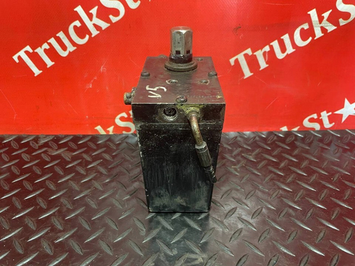 Насос подъема кабины