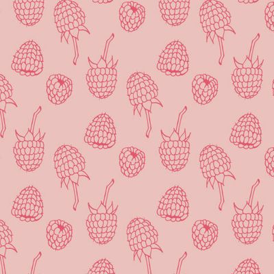 уютная малина на розовом фоне