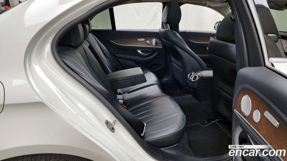Mercedes-Benz E-Class W213 E300e Exclusive (12.2019)