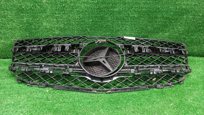 Решетка радиатора Mercedes GLK X204 (2012-2015)