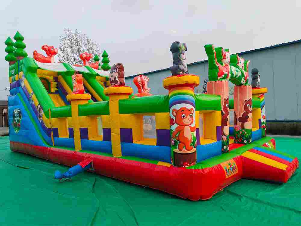 Коммерческий надувной батут «Лесная команда», 10*5*5 м