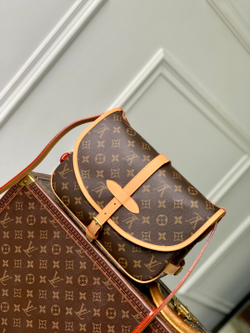 Louis Vuitton Saumur BB