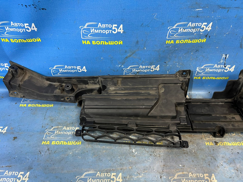 Решетка радиатора HYUNDAI STAREX 2004-2007