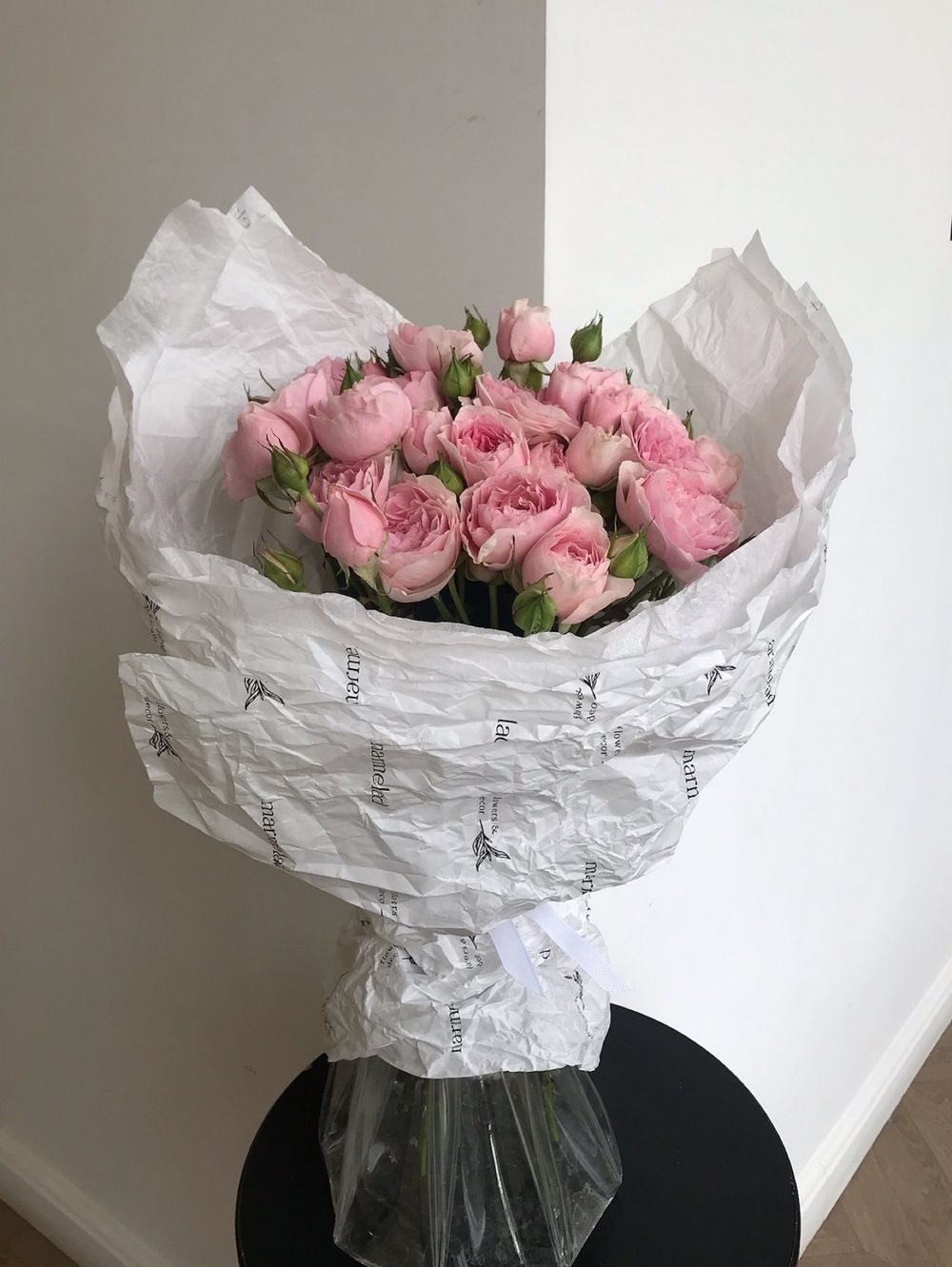 Букет из кустовой пионовидной розы