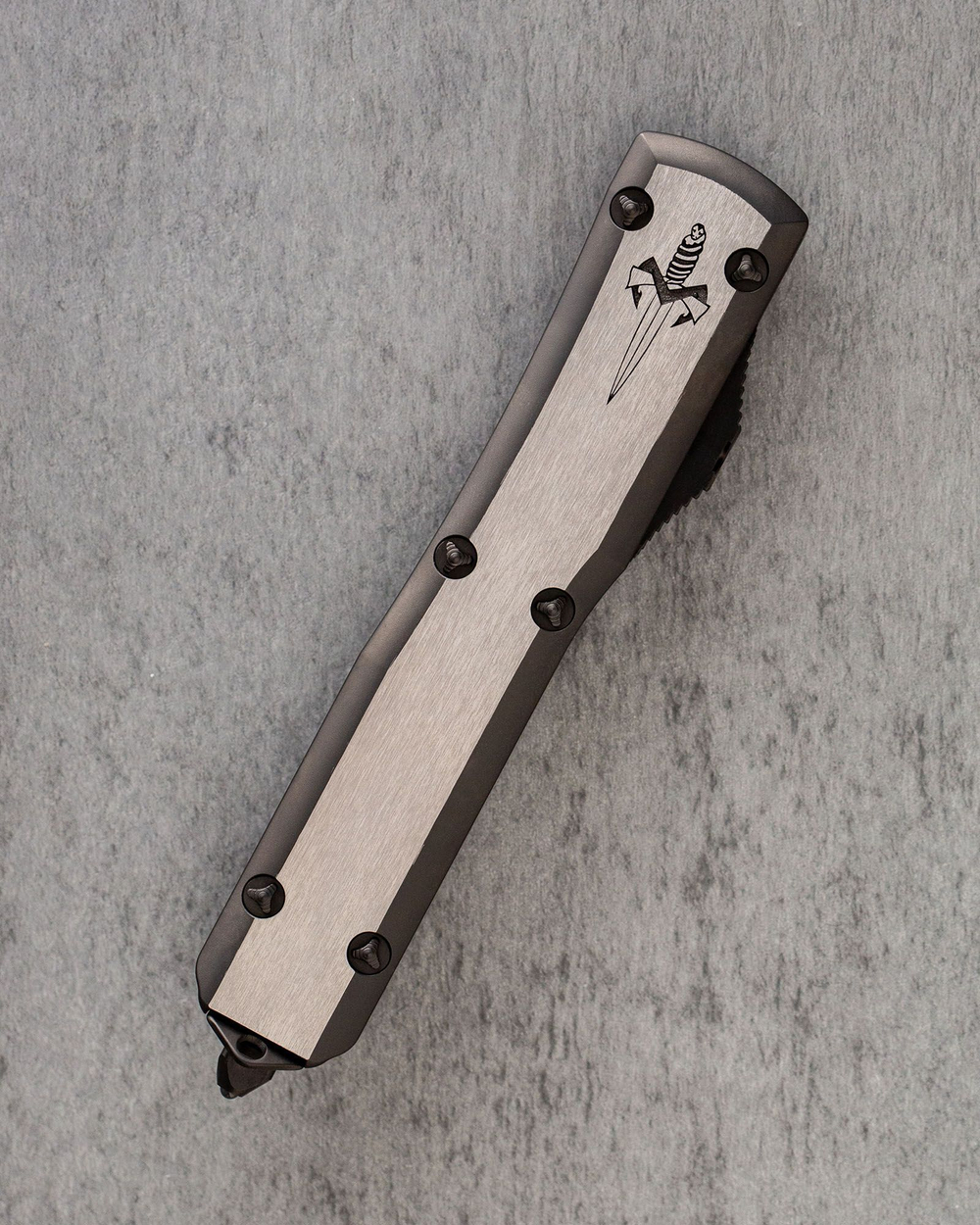 Автоматический складной нож Vespa Marfione Custom Knives Ultratech Hellhound Blackwash Steel Satin Handle M390 119-1BKS (черный-сталь)