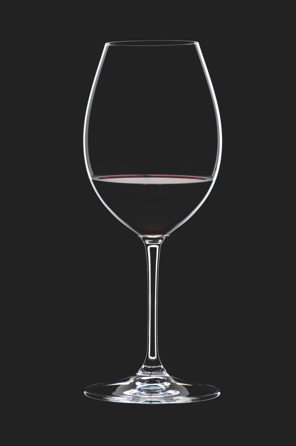 Набор бокалов для красного вина 2 шт 590 мл Riedel Vinum XL Syrah/Shiraz Австрия на черном фоне