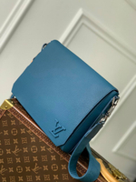 Сумка-мессенджер Louis Vuitton