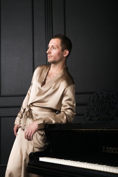 Мужской  халат из натурального шелка Luxe Dream бежевый