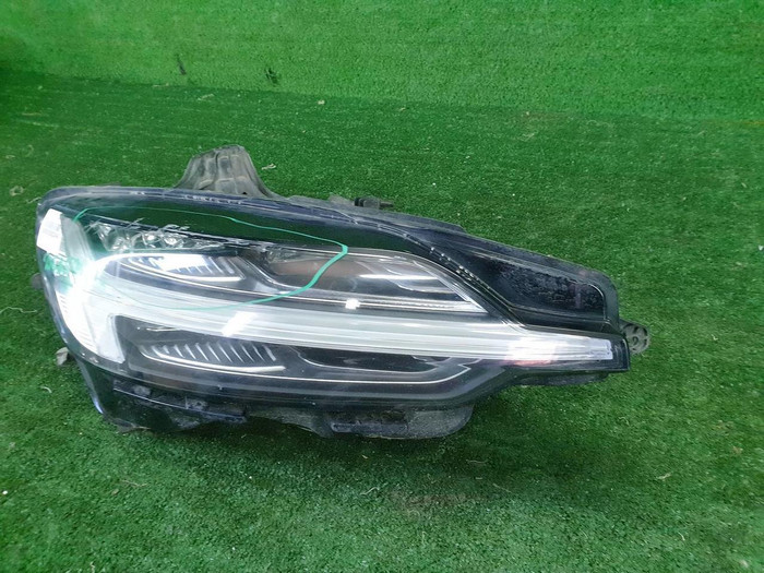 Фара правая Volvo S60 3 (2018-н.в.) LED