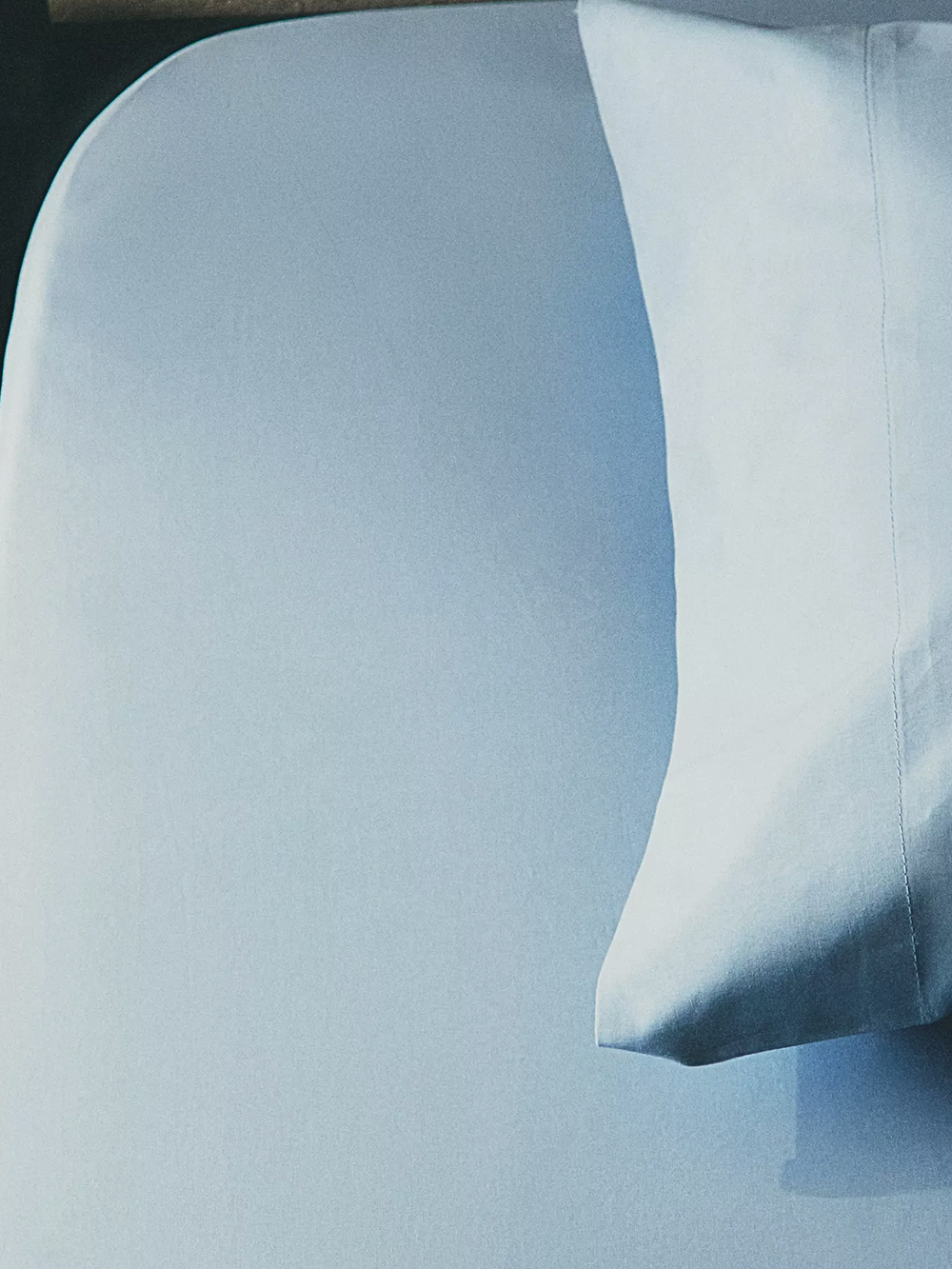 Простынь на резинке из хлопка голубой