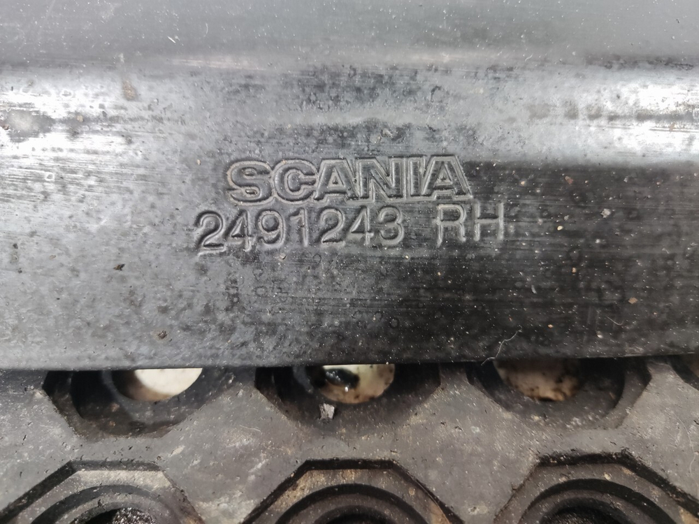 Кронштейн интеркулера правый 2020г.