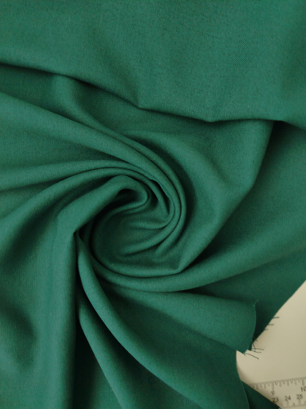 Лен с вискозой темно-зеленый