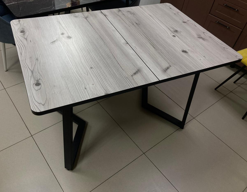 Стол разд пластик Миллер бабочка К-т ног №5 черный Царг.пояс 930 черный Ст-ца бискайская сосна (чер)