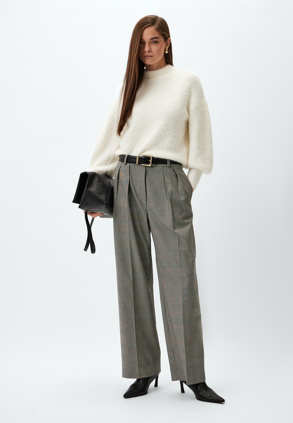 Свитер женский GUESS