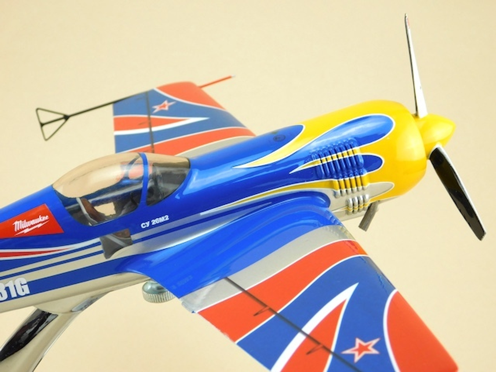 Модель самолета Су-26М2 (М1:30)