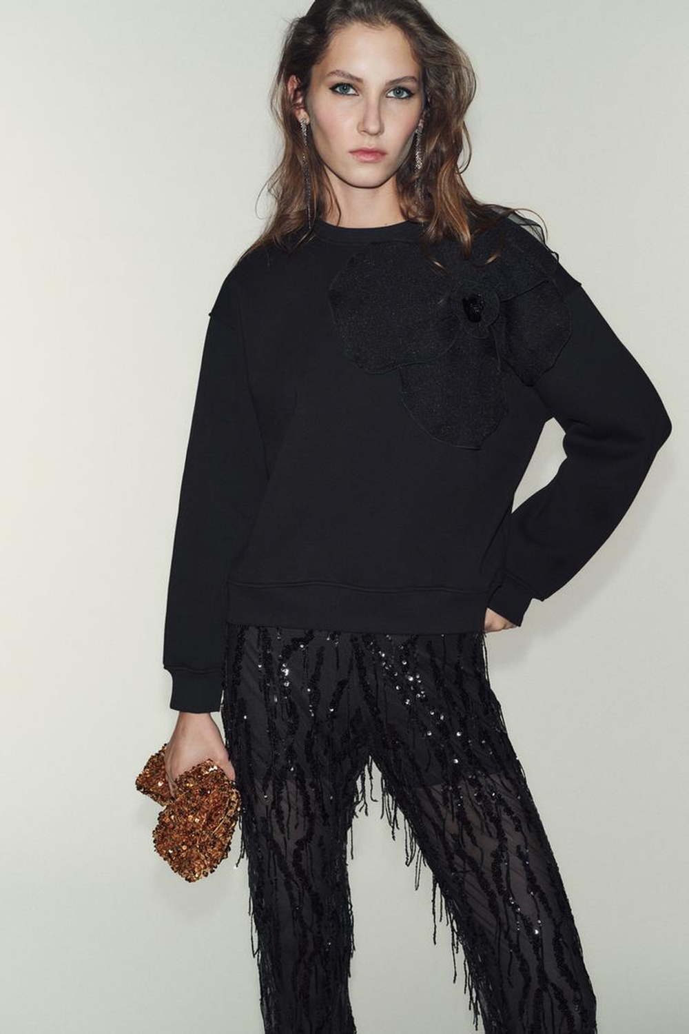 ZARA ТОЛСТОВКА ИЗ ОРГАНЗЫ С ЦВЕТОЧНЫМ ПРИНТОМ, ЧЕРНЫЙ