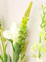 Напольная композиция из искусственных растений и цветов