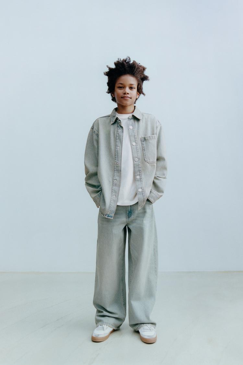 ZARA ДЖИНСЫ RELAXED С ЭФФЕКТОМ ПОТЕРТОСТИ, ЗЕЛЕНОВАТО-СИНИЙ