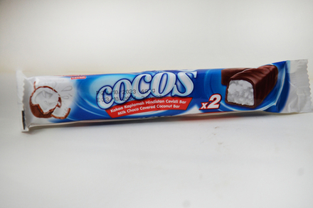 Кокосовый батончик Cocos с кокосом в шоколаде