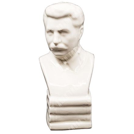 Бюст И. В. Сталина. Фарфор, бельё. Гжель. Конец XX в.