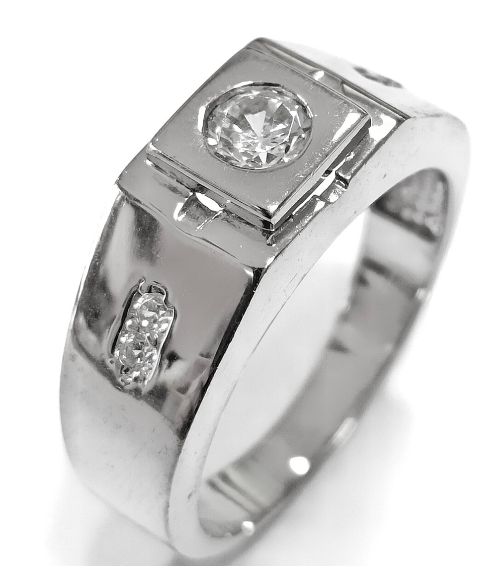 Ювелирное мужское кольцо из серебра  с фианитами,размер 20