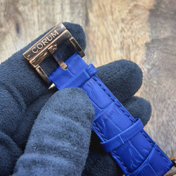Часы Corum