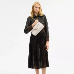 COACH СУМКА ЧЕРЕЗ ПЛЕЧО TABBY 26 С МЯГКОЙ ПОДКЛАДКОЙ, БЕЛЫЙ