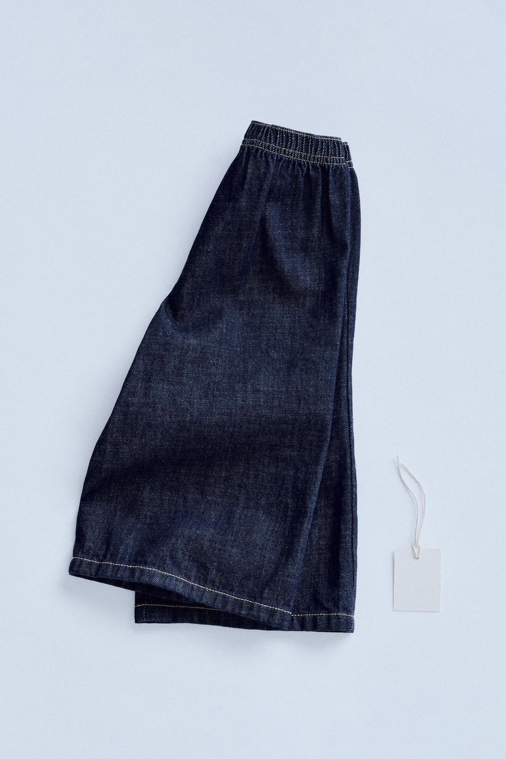 ZARA TIMELESZ - ДЖИНСЫ-КЮЛОТЫ С ДЕКОРАТИВНОЙ СТРОЧКОЙ, ТЕМНЫЙ ИНДИГО