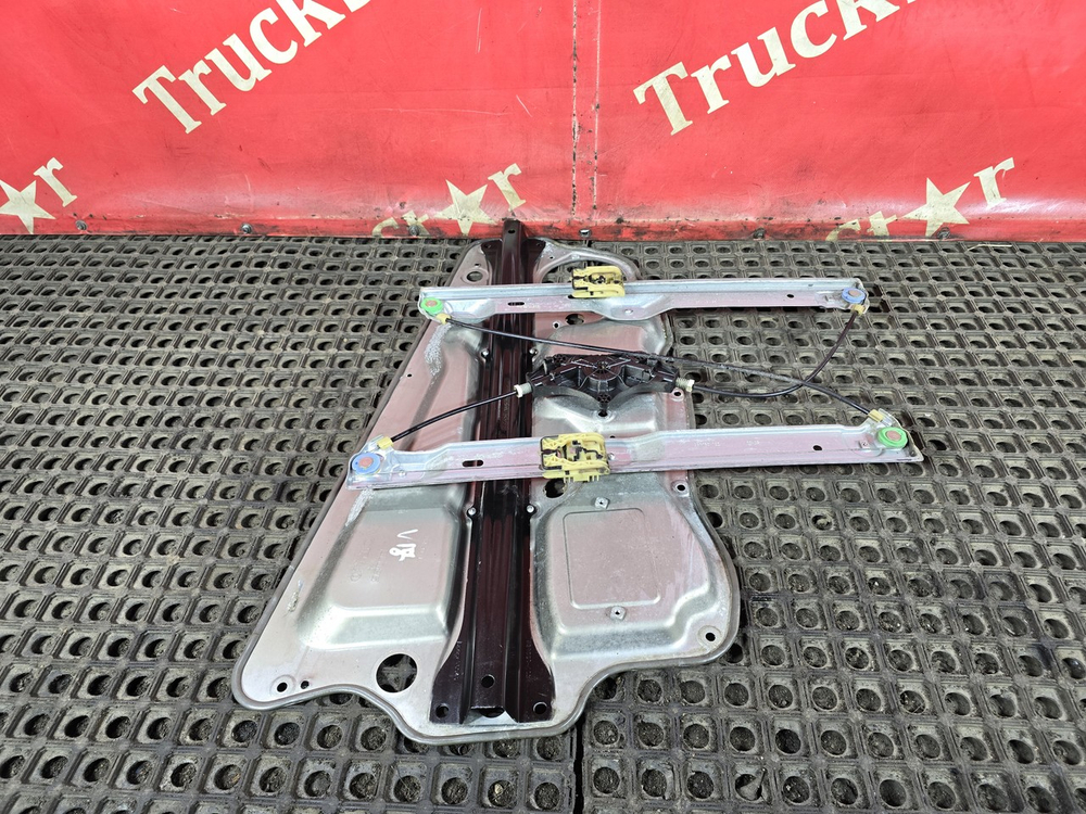 Стеклоподъемник правый