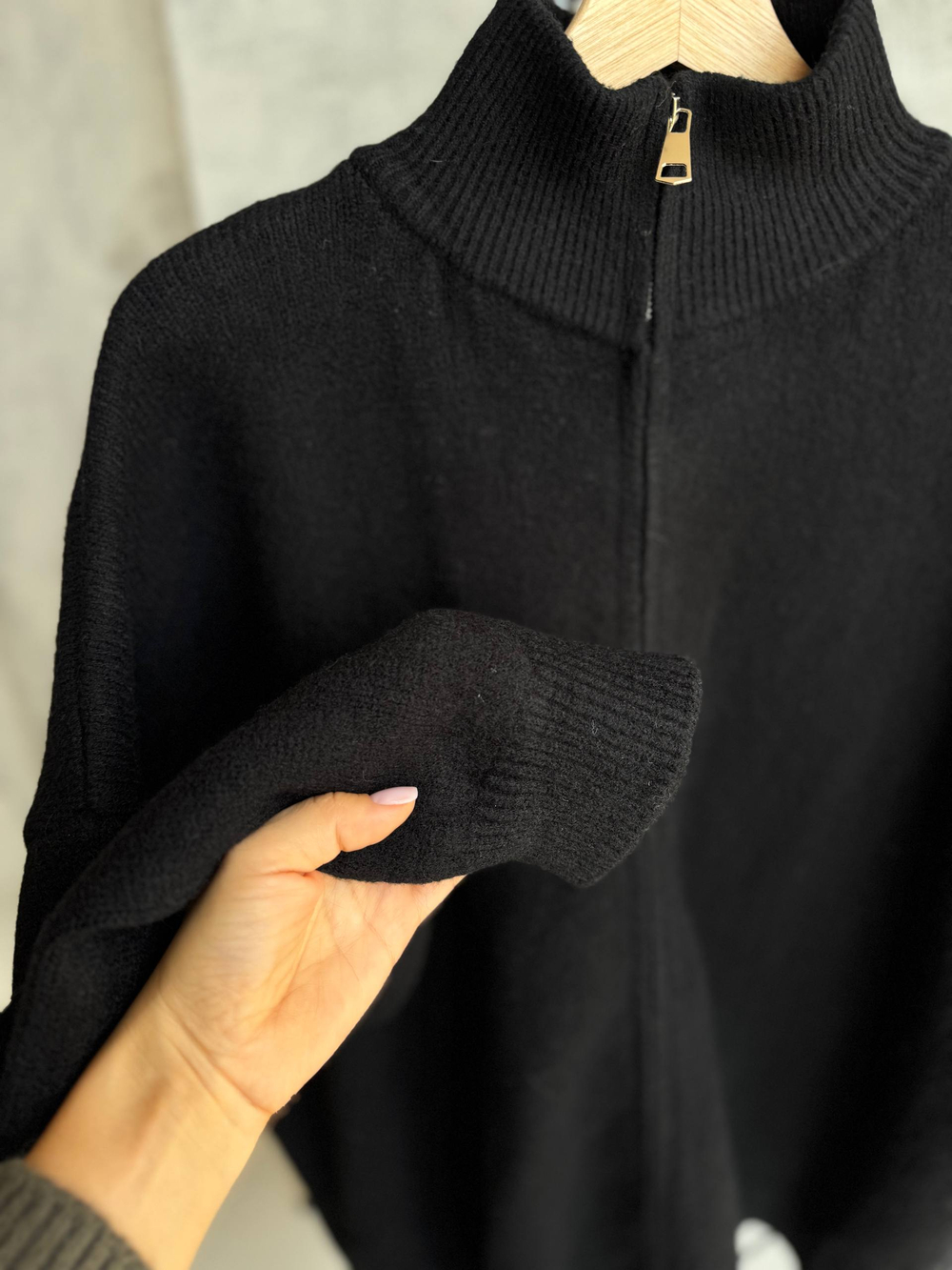 Свитер жен. 670 чер.