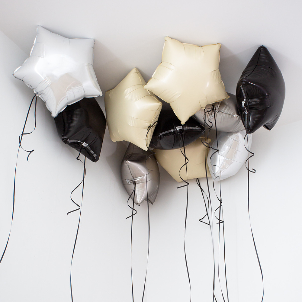 Купить фольгированные звезды с гелием шарики под потолок черные и бежевые