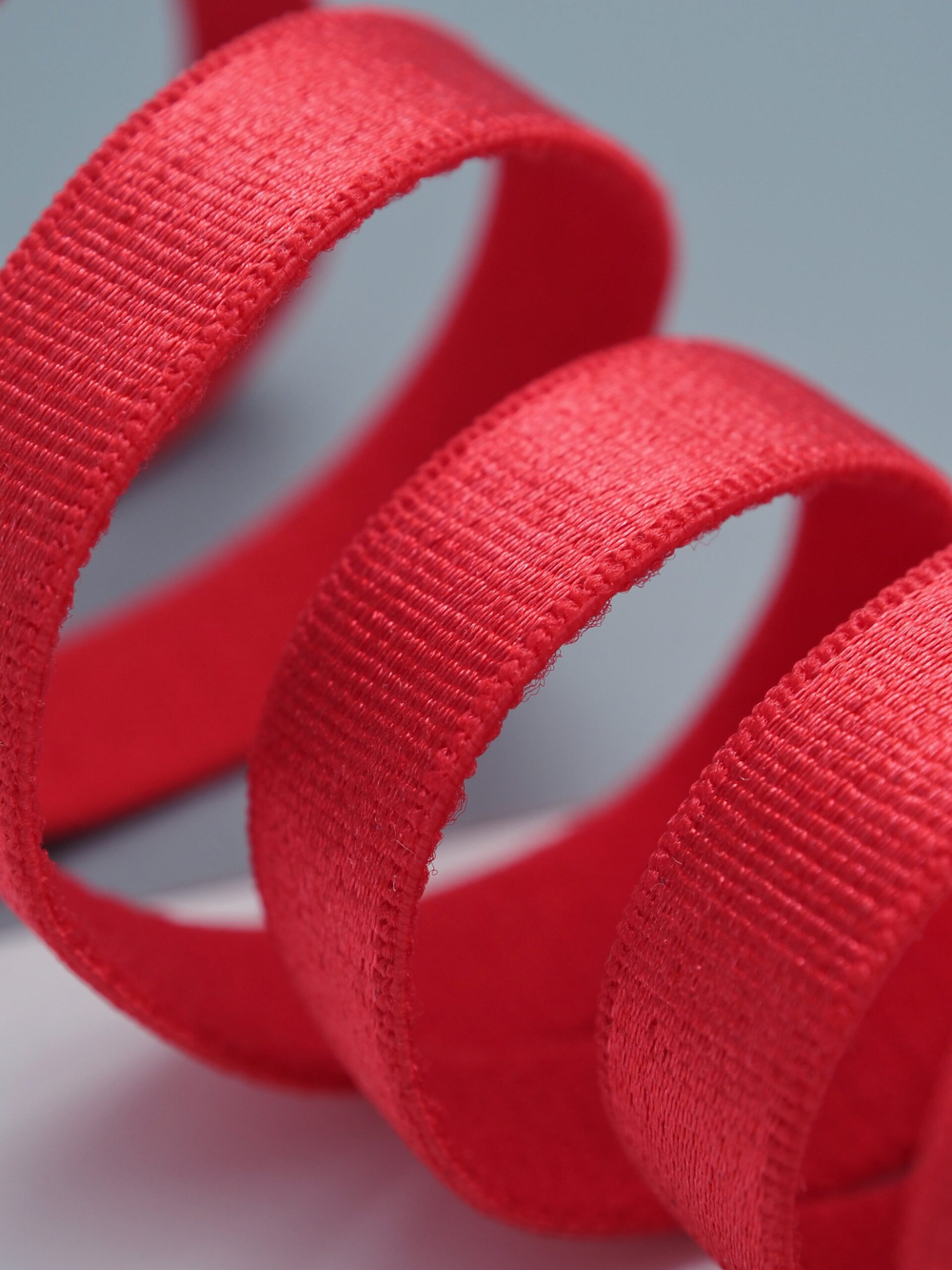 Резинка бретелечная красная глянцевая ширина 10 мм