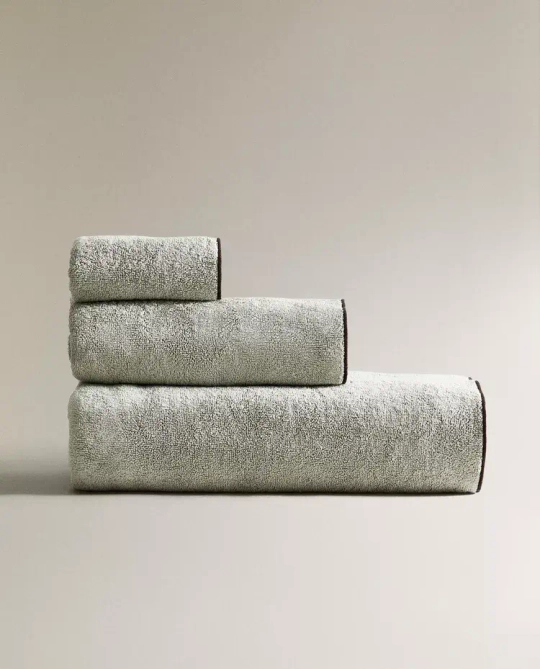 ZARA HOME БАННОЕ ПОЛОТЕНЦЕ ИЗ ХЛОПКА С ОТДЕЛКОЙ ОВЕРЛОКОМ, ЗЕЛЕНЫЙ